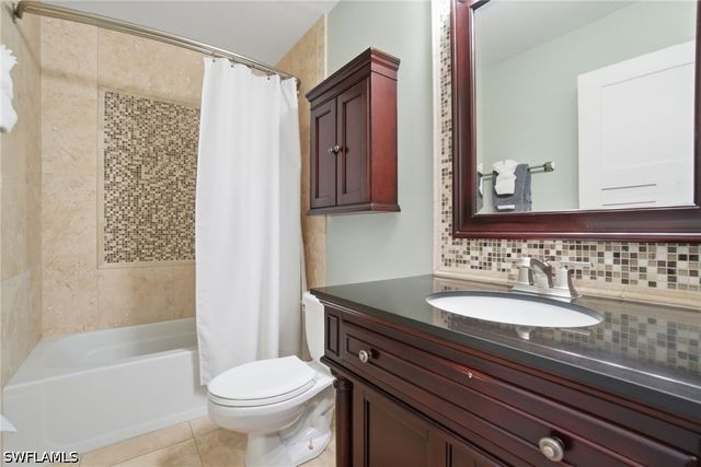 421 14th AVE NW, Naples, FL 34120