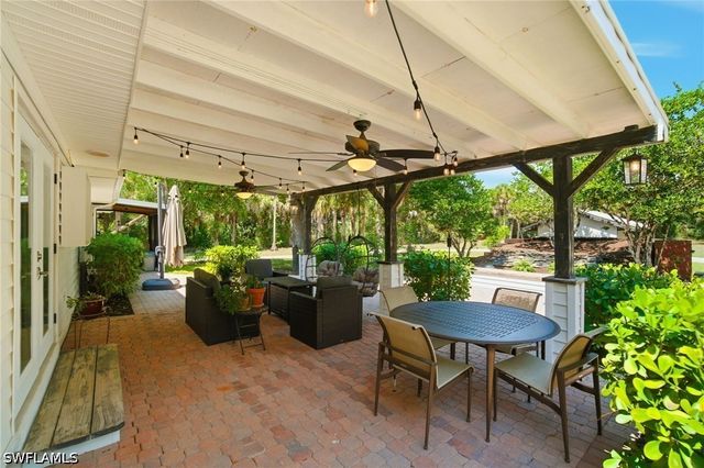 421 14th AVE NW, Naples, FL 34120
