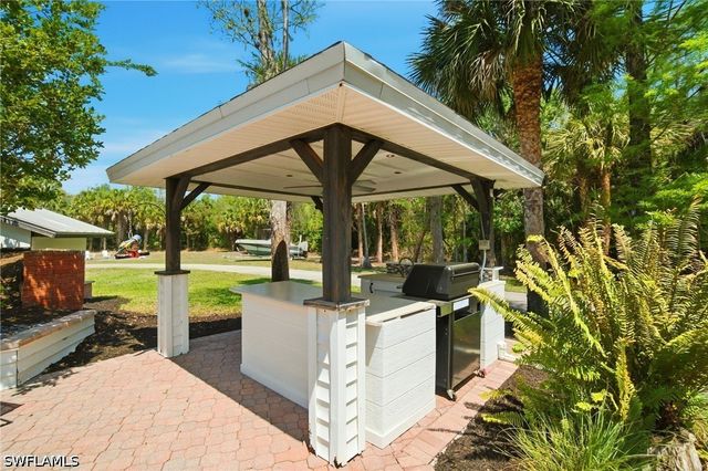 421 14th AVE NW, Naples, FL 34120