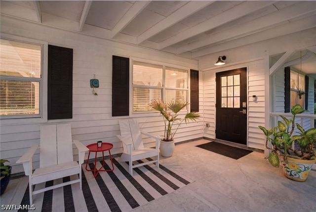 421 14th AVE NW, Naples, FL 34120