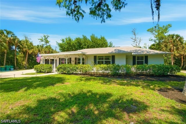 421 14th AVE NW, Naples, FL 34120