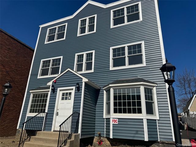 34 Bush Avenue 2R, Port Chester, NY 10573