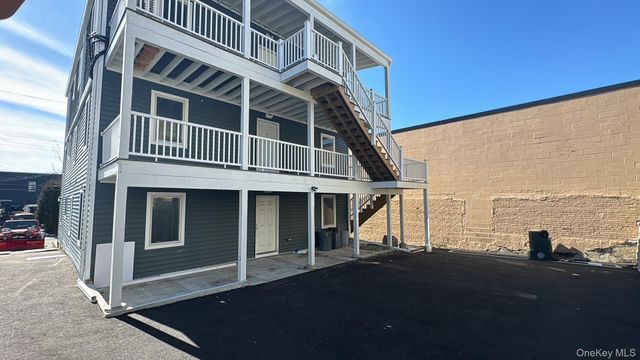 34 Bush Avenue 2R, Port Chester, NY 10573