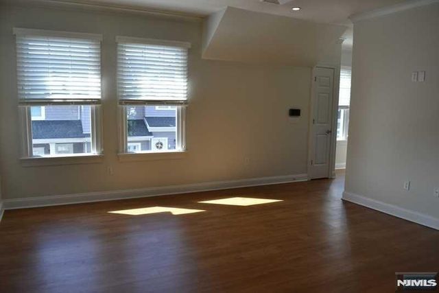 201-205 Franklin Avenue 201E, Midland Park, NJ 07432
