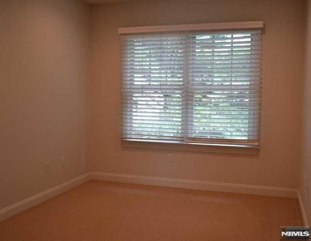 201-205 Franklin Avenue 201E, Midland Park, NJ 07432