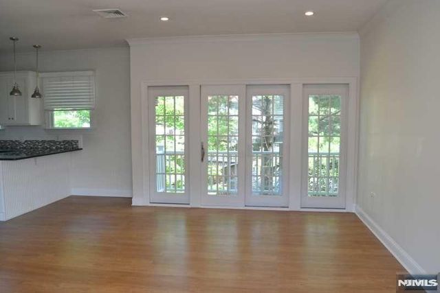 201-205 Franklin Avenue 201E, Midland Park, NJ 07432