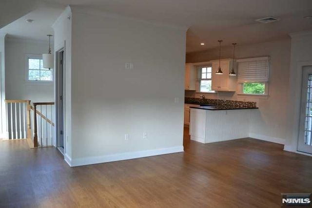201-205 Franklin Avenue 201E, Midland Park, NJ 07432