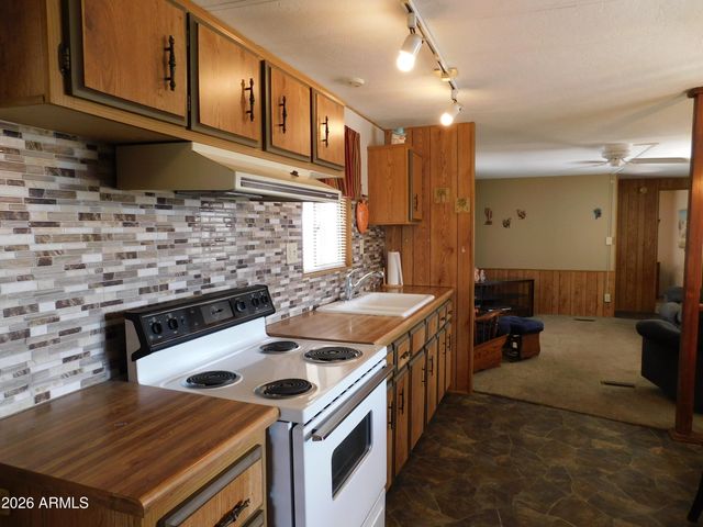 53 N Mountain Road 20, Apache Junction, AZ 85120