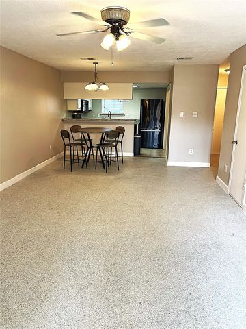 1911 Country Village Boulevard B, Humble, TX 77338