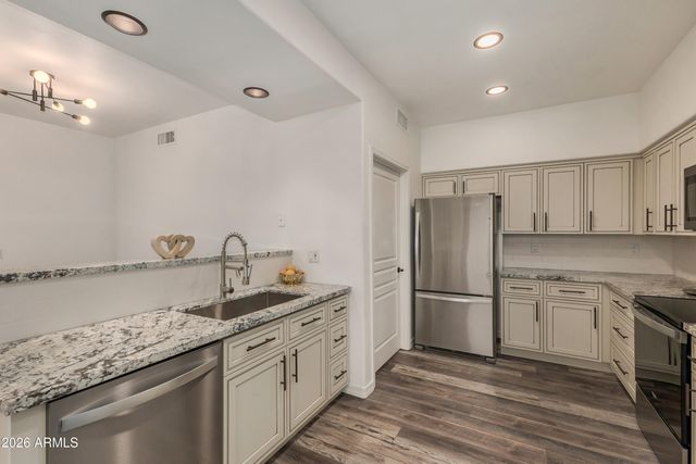 15221 N CLUBGATE Drive 1110, Scottsdale, AZ 85254