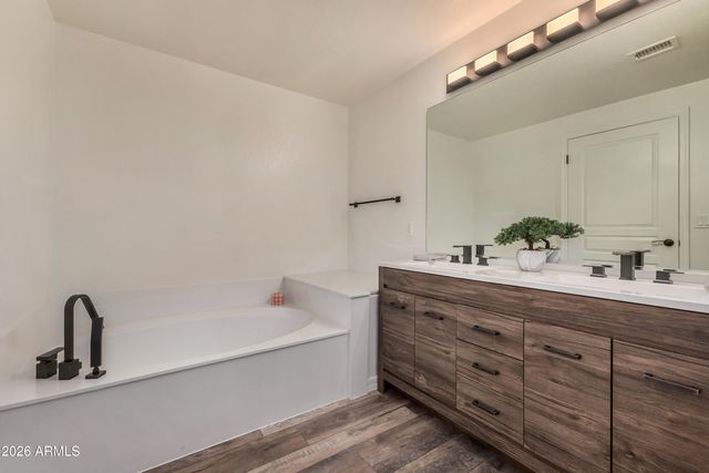 15221 N CLUBGATE Drive 1110, Scottsdale, AZ 85254