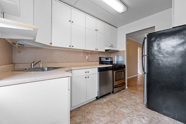 100 Clinton Avenue 4 K, Mineola, NY 11501