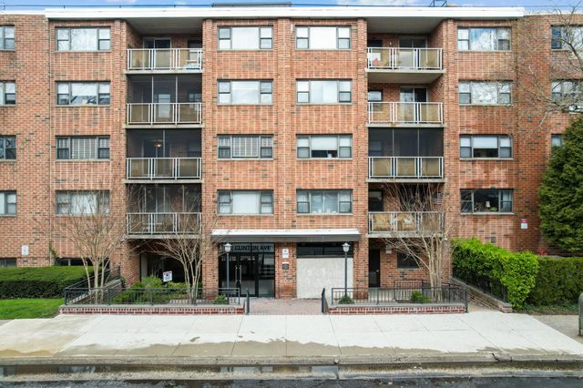 100 Clinton Avenue 4 K, Mineola, NY 11501