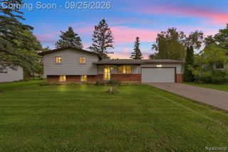 6155 E Maple Avenue, Grand Blanc, MI 48439