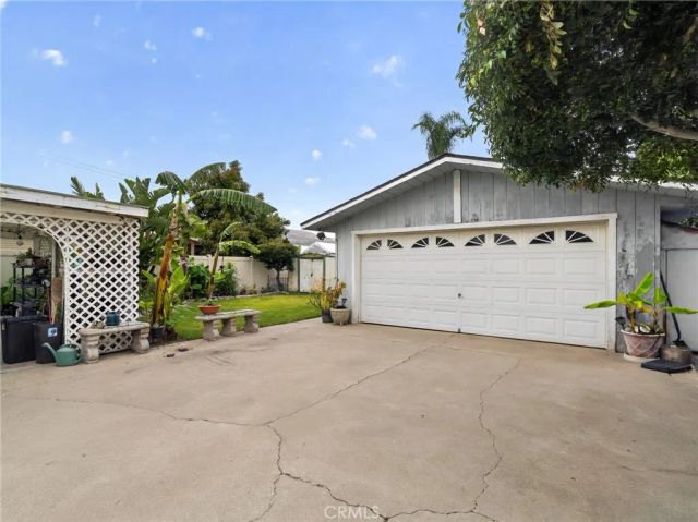 235 W Center Street, Ventura, CA 93001
