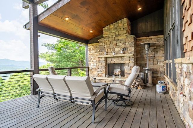 670 Brittney Drive, Blue Ridge, GA 30513