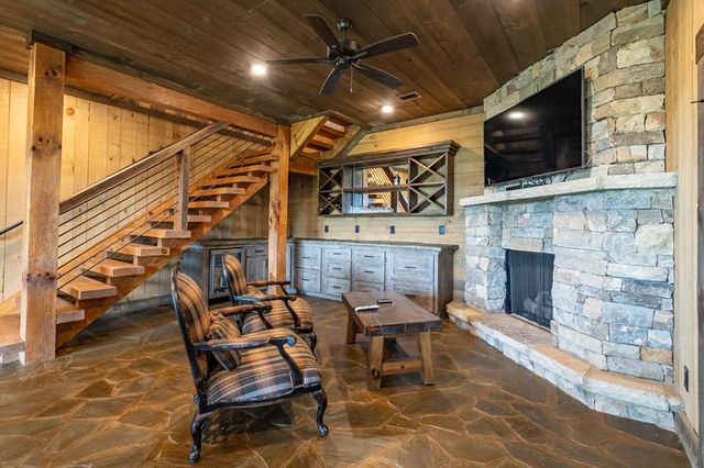 670 Brittney Drive, Blue Ridge, GA 30513