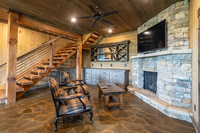 670 Brittney Drive, Blue Ridge, GA 30513