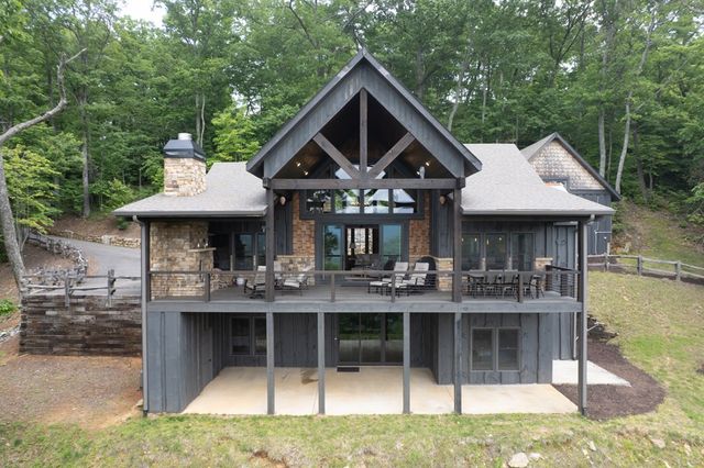 670 Brittney Drive, Blue Ridge, GA 30513