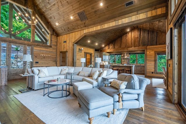 670 Brittney Drive, Blue Ridge, GA 30513