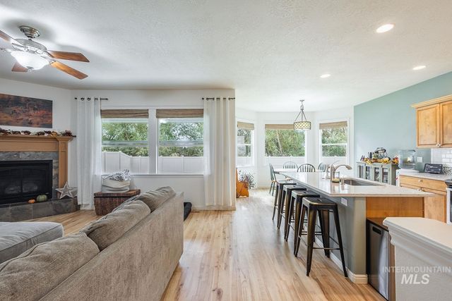 1030 N Powder River Dr, Middleton, ID 83644