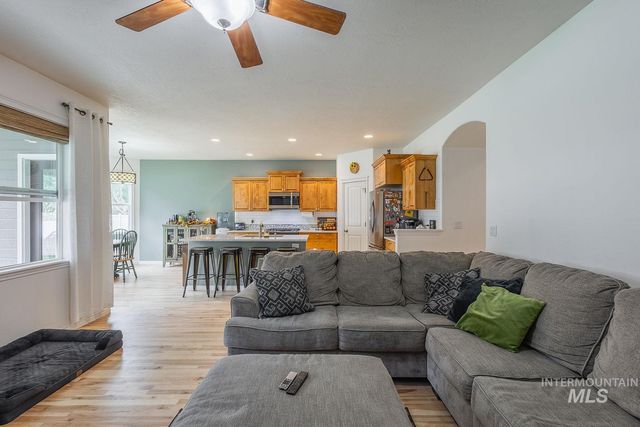 1030 N Powder River Dr, Middleton, ID 83644