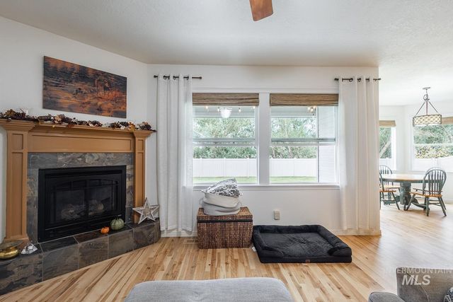 1030 N Powder River Dr, Middleton, ID 83644