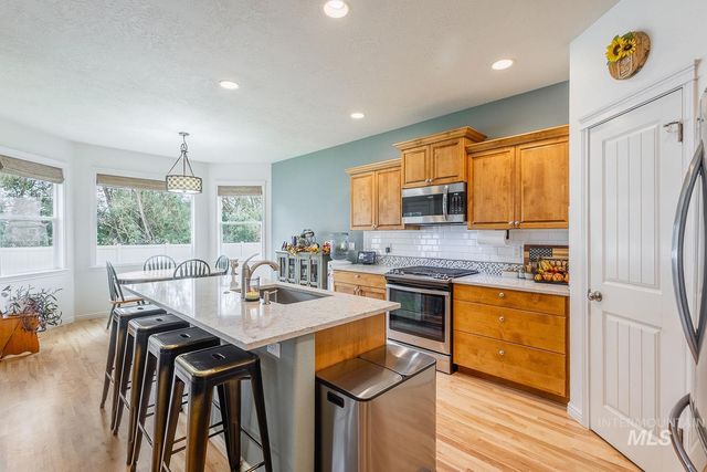 1030 N Powder River Dr, Middleton, ID 83644