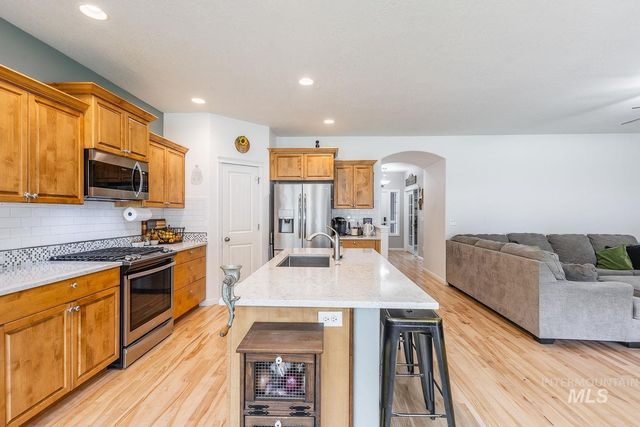 1030 N Powder River Dr, Middleton, ID 83644