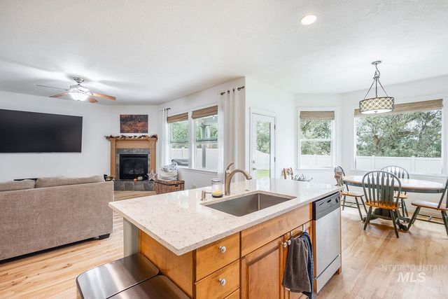 1030 N Powder River Dr, Middleton, ID 83644