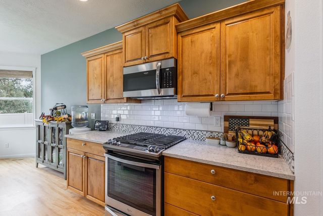 1030 N Powder River Dr, Middleton, ID 83644