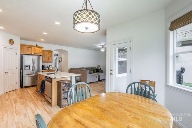 1030 N Powder River Dr, Middleton, ID 83644
