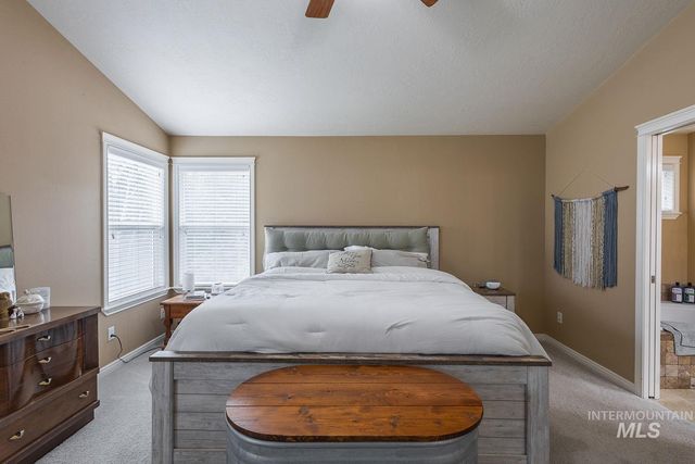 1030 N Powder River Dr, Middleton, ID 83644