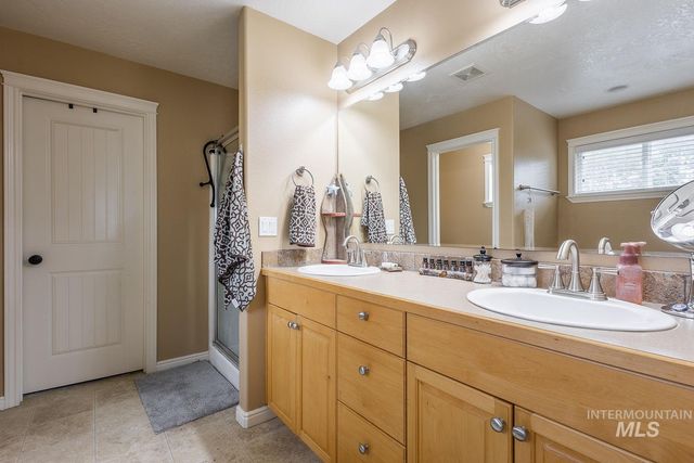 1030 N Powder River Dr, Middleton, ID 83644