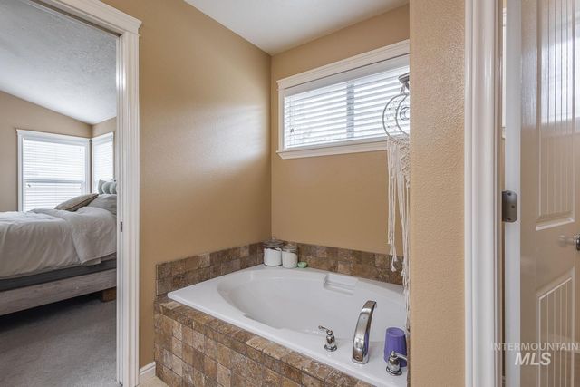 1030 N Powder River Dr, Middleton, ID 83644