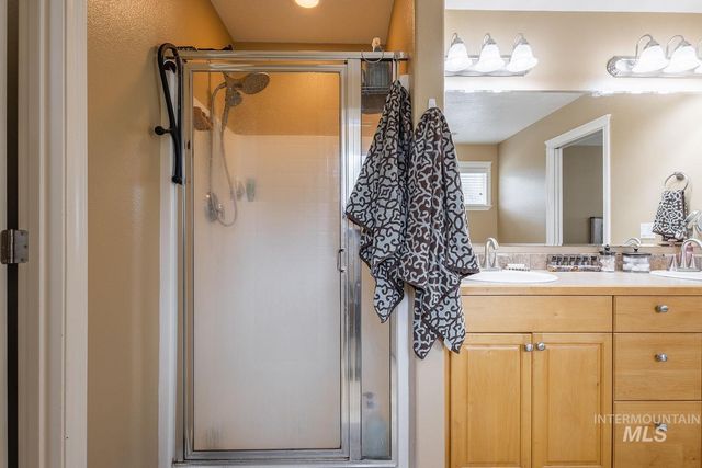 1030 N Powder River Dr, Middleton, ID 83644