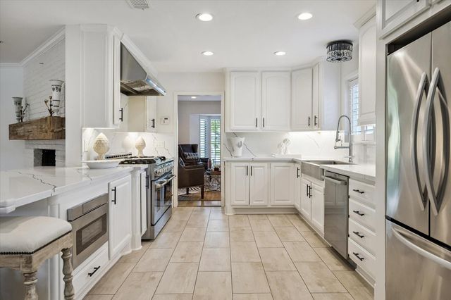 7910 Del Monte Drive, Houston, TX 77063