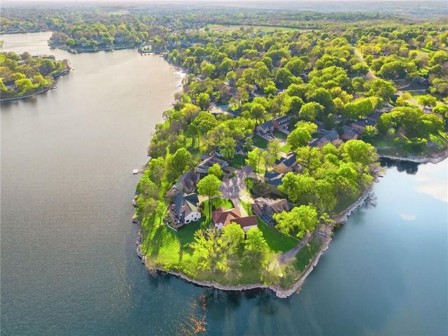 102 NW Hackberry Street, Lee's Summit, MO 64064