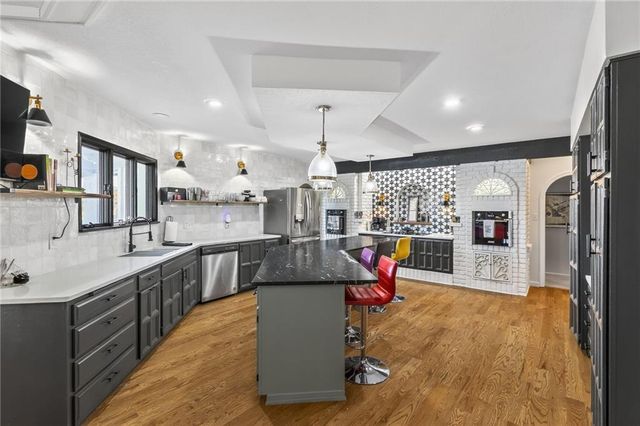 102 NW Hackberry Street, Lee's Summit, MO 64064
