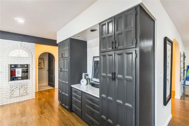 102 NW Hackberry Street, Lee's Summit, MO 64064