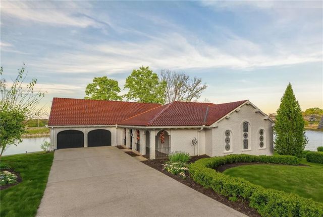 102 NW Hackberry Street, Lee's Summit, MO 64064