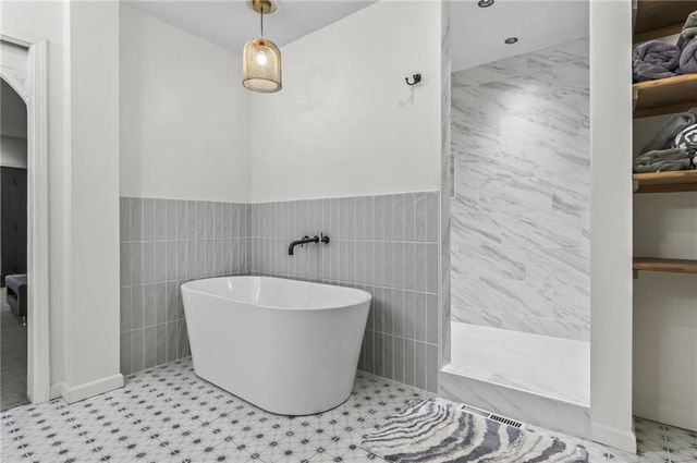 102 NW Hackberry Street, Lee's Summit, MO 64064