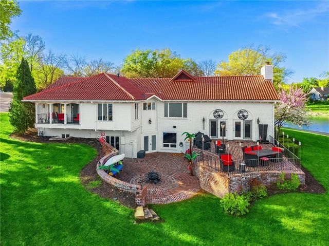102 NW Hackberry Street, Lee's Summit, MO 64064