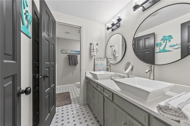 102 NW Hackberry Street, Lee's Summit, MO 64064