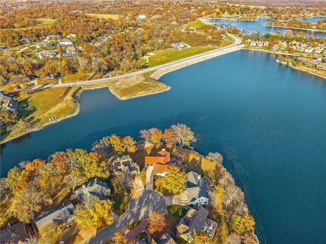 102 NW Hackberry Street, Lee's Summit, MO 64064