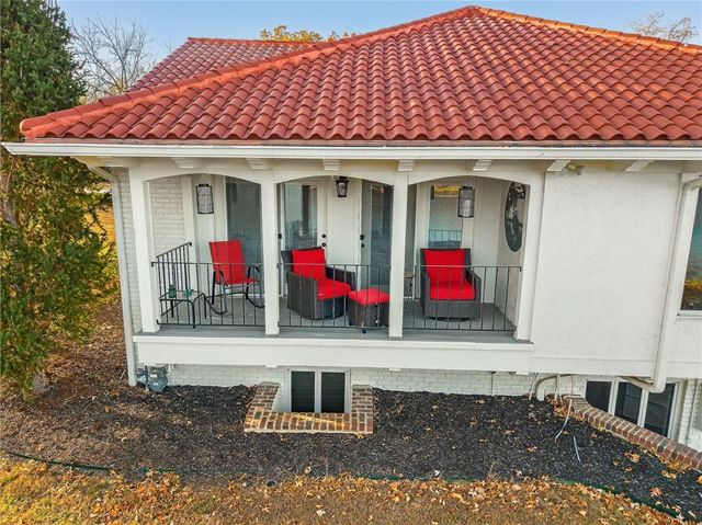 102 NW Hackberry Street, Lee's Summit, MO 64064