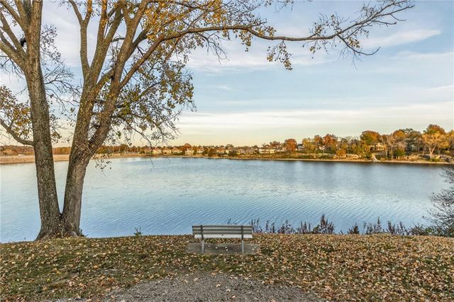 102 NW Hackberry Street, Lee's Summit, MO 64064