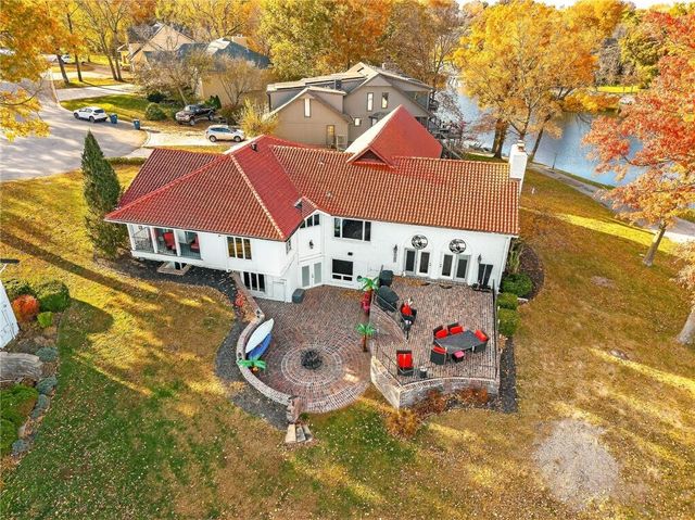 102 NW Hackberry Street, Lee's Summit, MO 64064