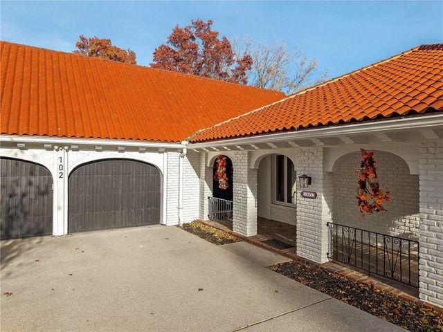 102 NW Hackberry Street, Lee's Summit, MO 64064