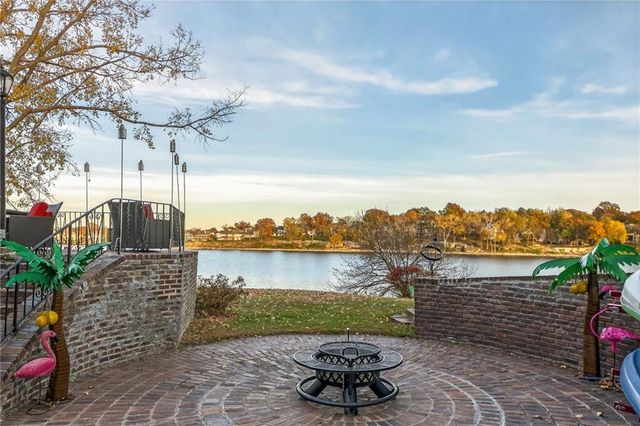 102 NW Hackberry Street, Lee's Summit, MO 64064